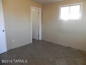 6409 E Baylor Dr, Tucson, AZ 85710 photo 9
