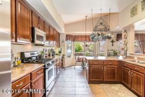10562 E Bridgeport St, Tucson, AZ 85747 photo 3
