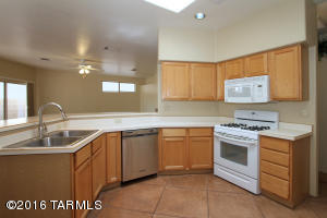 1583 E Painted Colt Loop, Tucson, AZ 85719 photo 2
