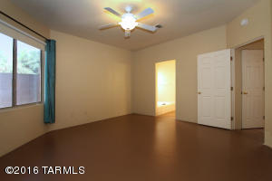 1583 E Painted Colt Loop, Tucson, AZ 85719 photo 6