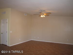 8885 E Apache Well Pl, Tucson, AZ 85730 photo 12