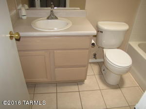 8885 E Apache Well Pl, Tucson, AZ 85730 photo 19