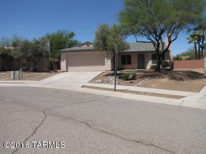 8885 E Apache Well Pl, Tucson, AZ 85730 photo 1