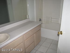 8885 E Apache Well Pl, Tucson, AZ 85730 photo 23