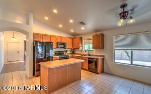 5975 E Franklin Tale Dr, Tucson, AZ 85756 photo 2