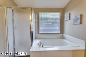 9330 E Montea Pl, Tucson, AZ 85747 photo 12