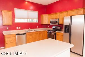 10572 E Ralph Alvarez Pl, Tucson, AZ 85747 photo 4