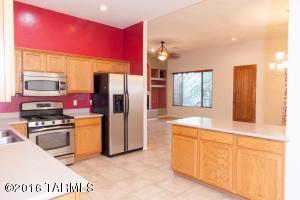 10572 E Ralph Alvarez Pl, Tucson, AZ 85747 photo 6