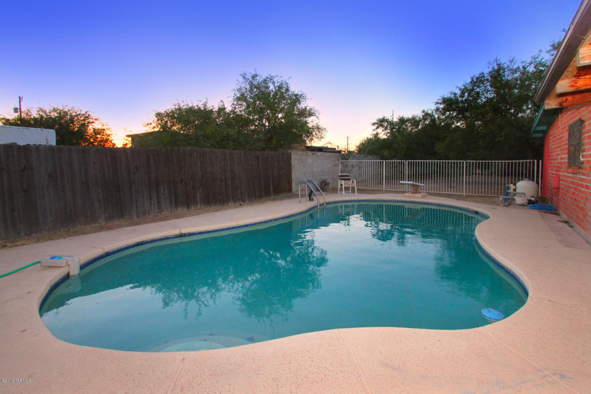 2321 E Hedrick Dr, Tucson, AZ 85719 photo 2
