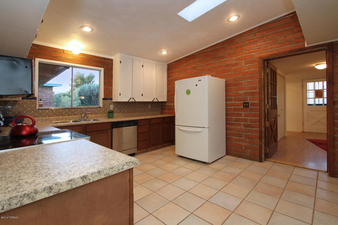 2321 E Hedrick Dr, Tucson, AZ 85719 photo 9