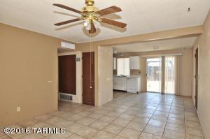 7158 E Lakeside Dr, Tucson, AZ 85730 photo 2