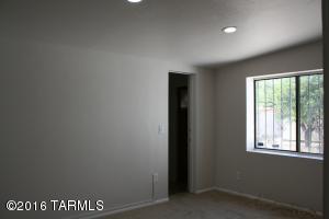 3955 E 27th St, Tucson, AZ 85711 photo 8
