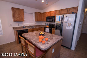 7813 S Sentinal Stone Dr, Tucson, AZ 85756 photo 4