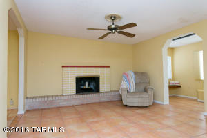 7909 E 18th Pl, Tucson, AZ 85710 photo 3