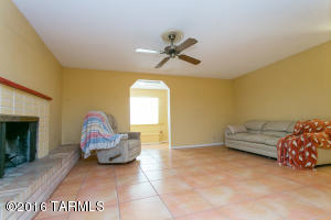 7909 E 18th Pl, Tucson, AZ 85710 photo 4