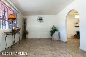 7931 Eli Pl, Tucson, AZ 85710 photo 3
