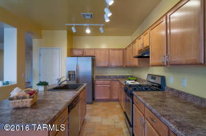 10560 E Rose Hill St, Tucson, AZ 85747 photo 4