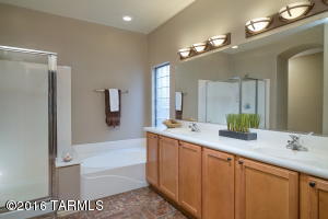 10560 E Rose Hill St, Tucson, AZ 85747 photo 12