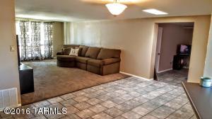 8136 E Baker Dr, Tucson, AZ 85710 photo 4