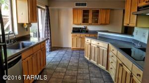 8136 E Baker Dr, Tucson, AZ 85710 photo 12