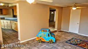 8136 E Baker Dr, Tucson, AZ 85710 photo 20