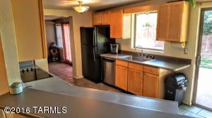 8136 E Baker Dr, Tucson, AZ 85710 photo 9