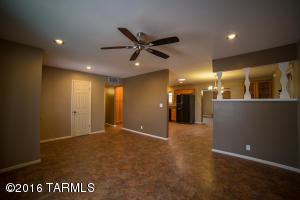 8612 E 25th Pl, Tucson, AZ 85710 photo 2