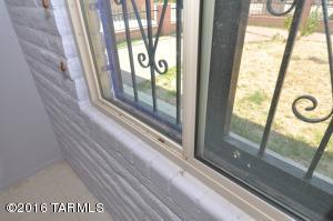 7652 E Persimmon Dr, Tucson, AZ 85730 photo 4