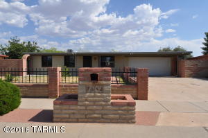 7652 E Persimmon Dr, Tucson, AZ 85730 photo 1