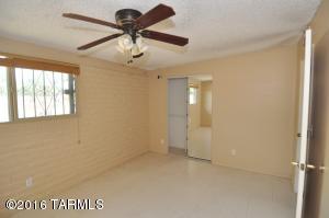 7652 E Persimmon Dr, Tucson, AZ 85730 photo 6