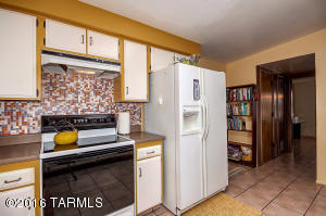 8917 E Palm Tree Dr, Tucson, AZ 85710 photo 9