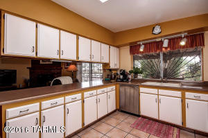 8917 E Palm Tree Dr, Tucson, AZ 85710 photo 8