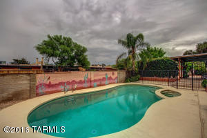 8917 E Palm Tree Dr, Tucson, AZ 85710 photo 4
