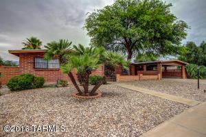 8917 E Palm Tree Dr, Tucson, AZ 85710 photo 2