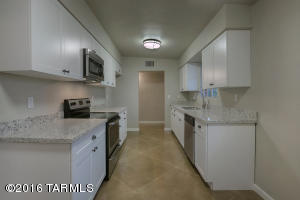 6025 E Timrod Pl, Tucson, AZ 85711 photo 2
