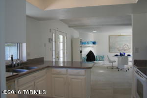 8945 E Maple Leaf Dr, Tucson, AZ 85710 photo 12