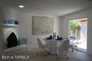 8945 E Maple Leaf Dr, Tucson, AZ 85710 photo 5