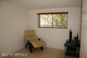 8945 E Maple Leaf Dr, Tucson, AZ 85710 photo 25