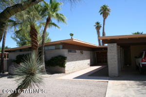 8945 E Maple Leaf Dr, Tucson, AZ 85710 photo 3