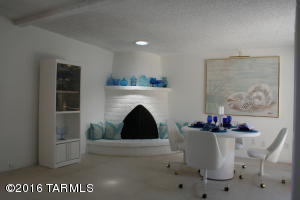 8945 E Maple Leaf Dr, Tucson, AZ 85710 photo 4