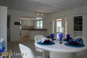 8945 E Maple Leaf Dr, Tucson, AZ 85710 photo 7
