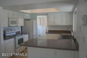 8945 E Maple Leaf Dr, Tucson, AZ 85710 photo 11
