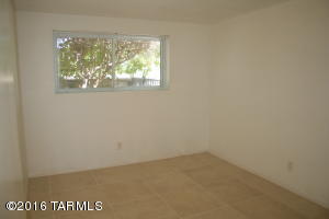 8945 E Maple Leaf Dr, Tucson, AZ 85710 photo 24