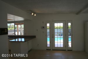 8945 E Maple Leaf Dr, Tucson, AZ 85710 photo 9