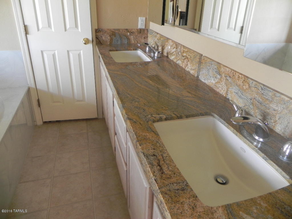 1737 E Deer Hollow Loop, Tucson, AZ 85737 photo 5