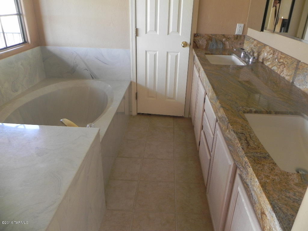 1737 E Deer Hollow Loop, Tucson, AZ 85737 photo 6