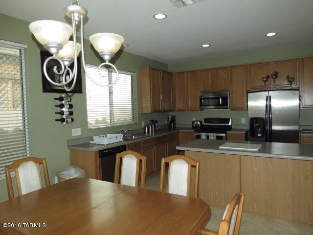 7042 S Beavertail Ln, Tucson, AZ 85756 photo 2