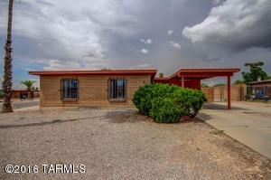 2105 E Pinon Dr, Tucson, AZ 85706 photo 1