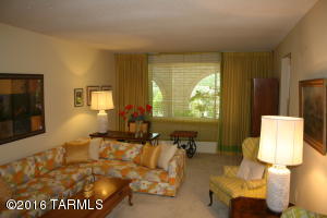 8925 E Maple Leaf Dr, Tucson, AZ 85710 photo 9