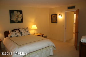 8925 E Maple Leaf Dr, Tucson, AZ 85710 photo 25